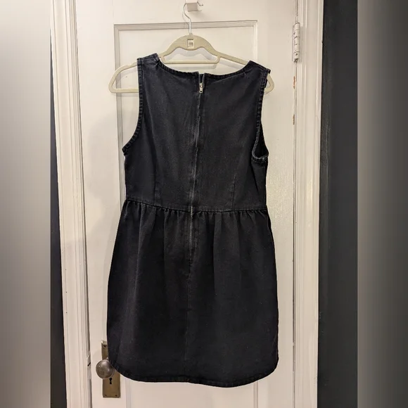 Black Lace-Up Dress with Embroidered Details - Picture 6 of 10